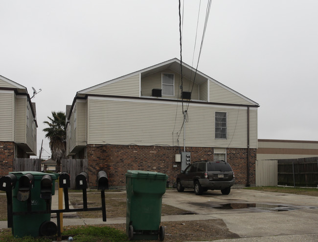 3520 Delaware Ave in Kenner, LA - Foto de edificio - Building Photo