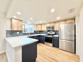 8255 E Thomas Rd in Scottsdale, AZ - Building Photo - Building Photo