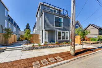 St. Johns Townhomes in Portland, OR - Building Photo - Building Photo