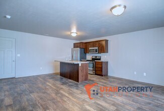 14357 S Sherwell Ct in Herriman, UT - Building Photo - Building Photo