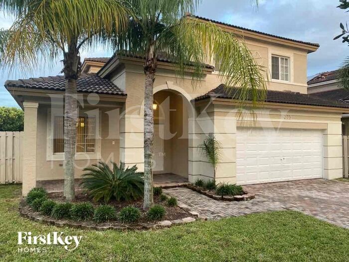 14123 SW 158th Ct in Miami, FL - Building Photo