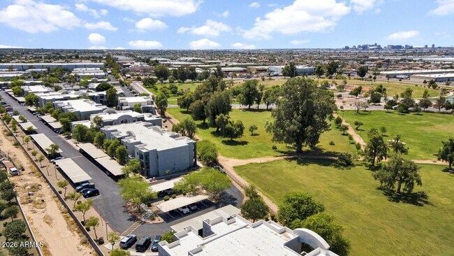 5611 S 32nd St, Unit 1 in Phoenix, AZ - Building Photo - Building Photo