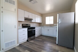 426 W Moyer Ave-Unit -426 W Moyer Ave #C in Ridgecrest, CA - Building Photo - Building Photo