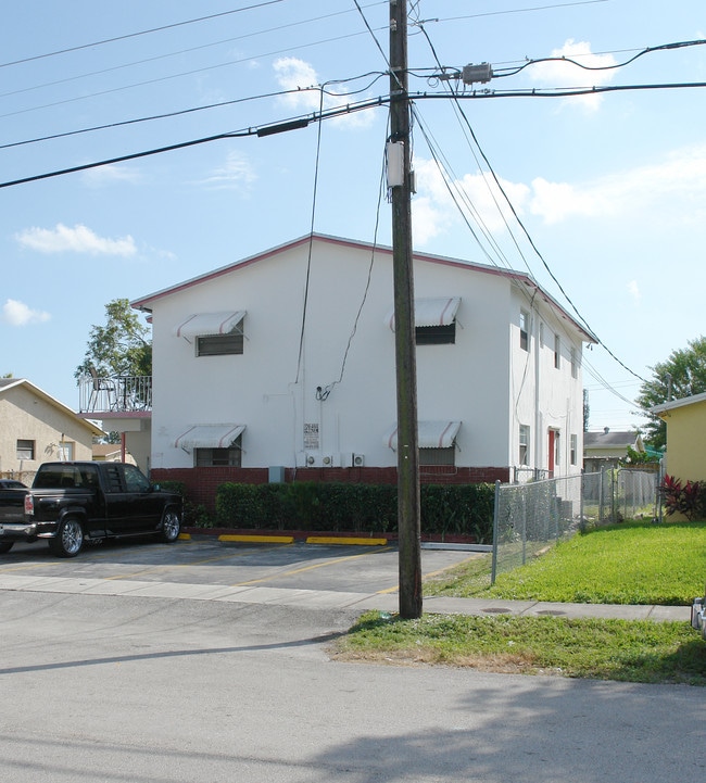 4130 SW 20th St in Hollywood, FL - Foto de edificio - Building Photo