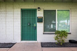 518 E Roanoke Ave in Phoenix, AZ - Building Photo