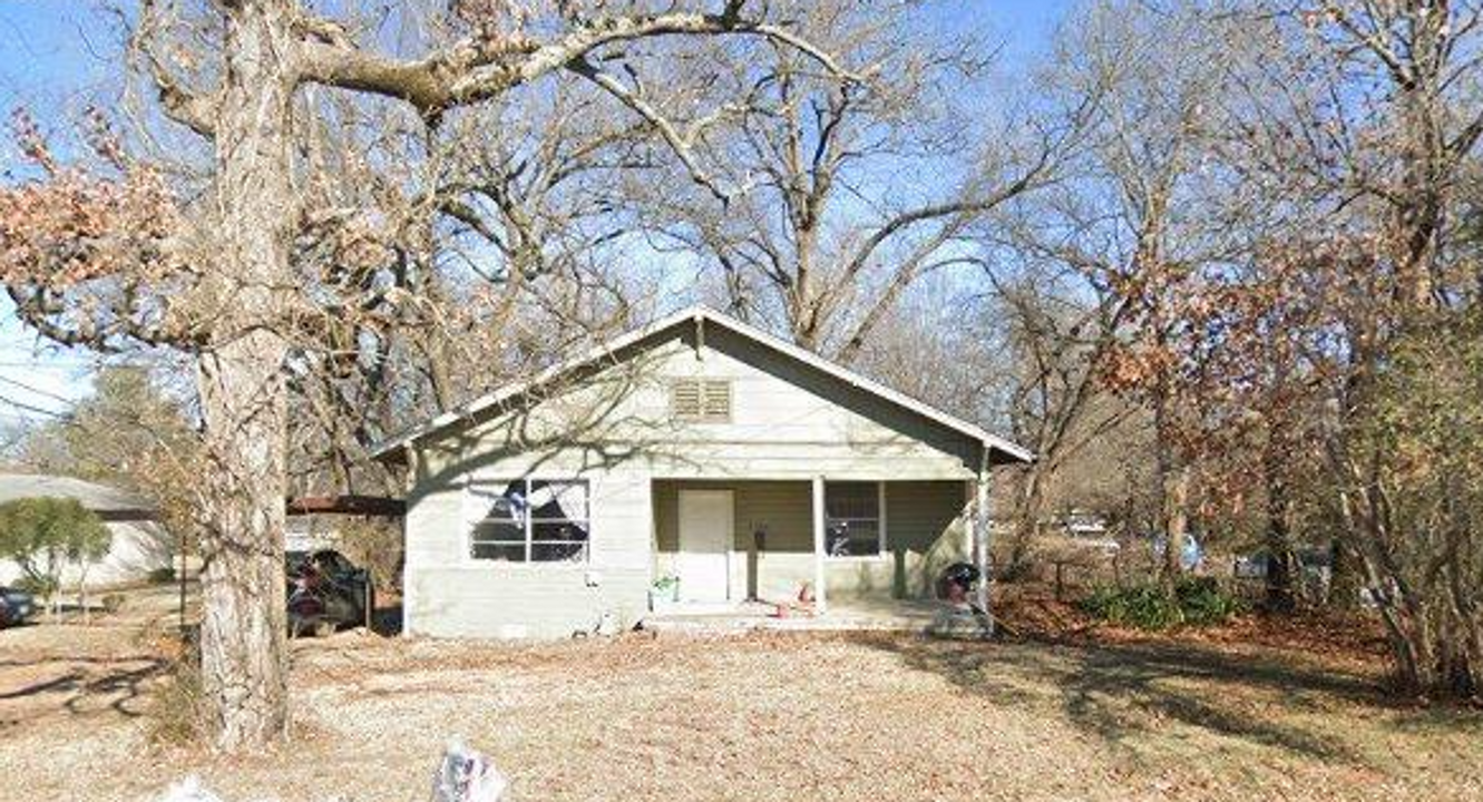 2154 Bonham St in Paris, TX - Building Photo