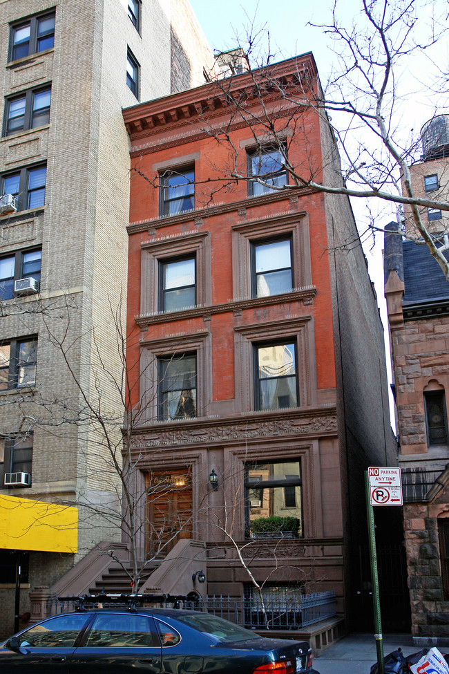 131 W 71st St in New York, NY - Building Photo - Building Photo