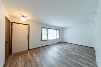 5312 Trafalger Pl in Madison, WI - Foto de edificio - Building Photo