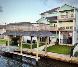 1177 Sailfish St in Bayou Vista, TX - Building Photo - Building Photo