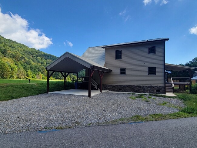 1443 Moody Farm Rd in Maggie Valley, NC - Building Photo - Building Photo