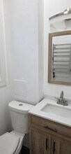 572 River St, Unit 1 in Troy, NY - Foto de edificio - Building Photo
