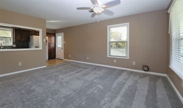 6611 Wayne Johnson Ave in Hitchcock, TX - Building Photo - Building Photo