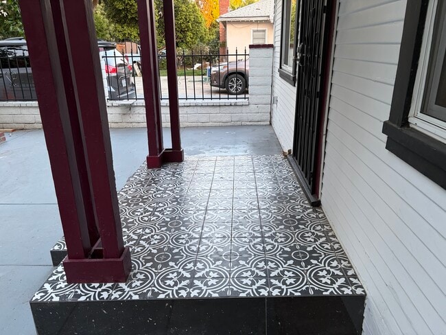 14224 Friar St in Van Nuys, CA - Foto de edificio - Building Photo