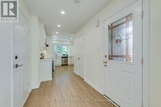 1106 Beechnut Rd in Oakville, ON - Building Photo - Building Photo