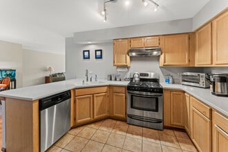 34 Coolidge Ct in Streamwood, IL - Building Photo - Building Photo