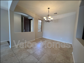 1305 E Nightingale Ln in Gilbert, AZ - Foto de edificio - Building Photo