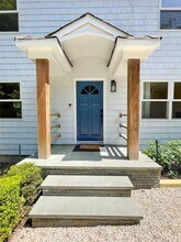 61 Hog Creek Rd in East Hampton, NY - Foto de edificio - Building Photo