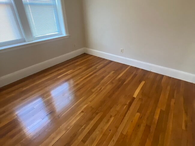 81 Whiting St in Lynn, MA - Building Photo - Building Photo