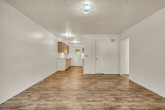 503 Cromwell St, Unit 503 in West Point, MS - Foto de edificio - Building Photo