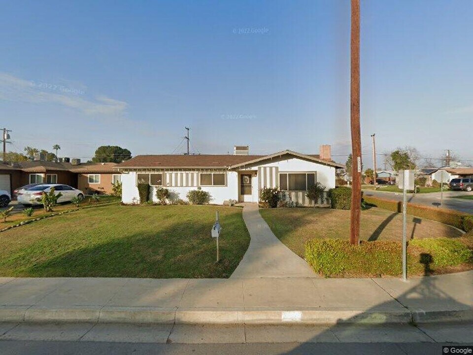 2601 Akers Rd in Bakersfield, CA - Foto de edificio