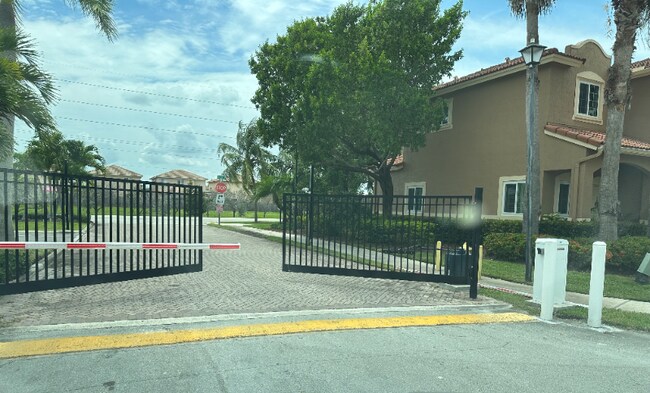 8553 SW 214th Ln in Cutler Bay, FL - Building Photo - Building Photo