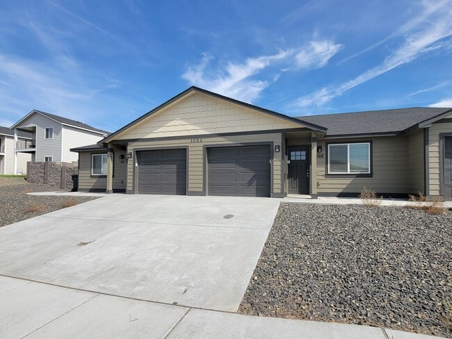 1004 Creer Way in West Richland, WA - Building Photo - Building Photo