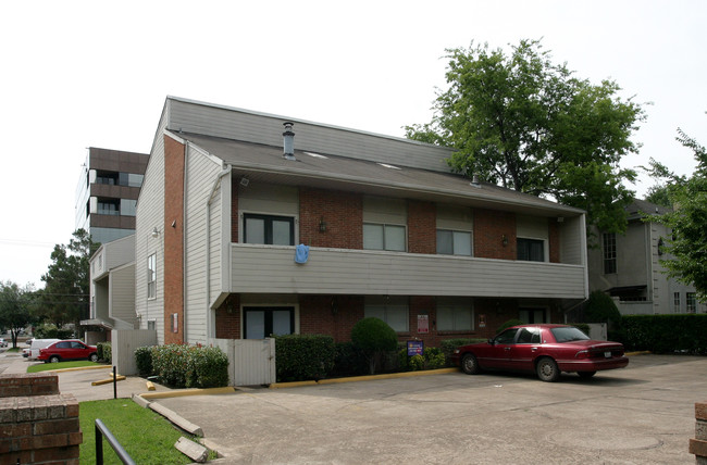 The Courtyards on McKinney in Dallas, TX - Building Photo - Building Photo