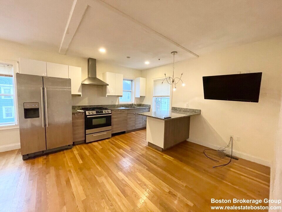 128 Hillside St, Unit 1 in Boston, MA - Building Photo