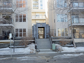 Grandin Court in Edmonton, AB - Building Photo - Building Photo