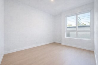 5851 W 88th St, Unit 118-88 in Los Angeles, CA - Building Photo - Building Photo