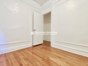 201 W 105th St-Unit -43 in New York, NY - Building Photo - Building Photo