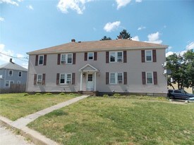 72 Harbour Ave in West Warwick, RI - Building Photo