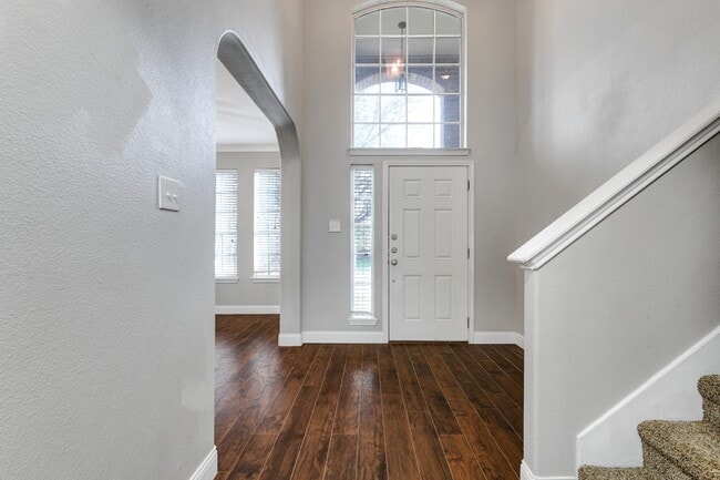 1231 Sandhill Crane in New Braunfels, TX - Building Photo - Building Photo