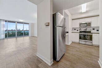 1500 Bay Rd, Unit G-0601 in Miami Beach, FL - Building Photo - Building Photo