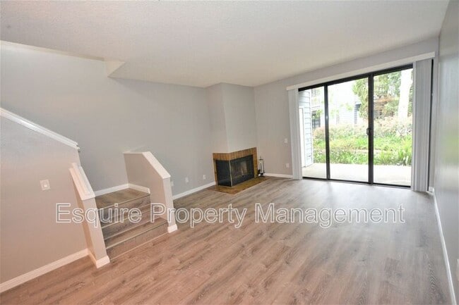 703 Arneill Rd in Camarillo, CA - Building Photo - Building Photo