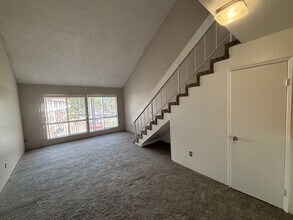 6171 Rancho Mission Rd, Unit 313 in San Diego, CA - Foto de edificio - Building Photo