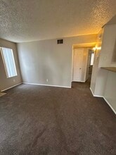 1954 Nebula Dr in Las Vegas, NV - Foto de edificio - Building Photo