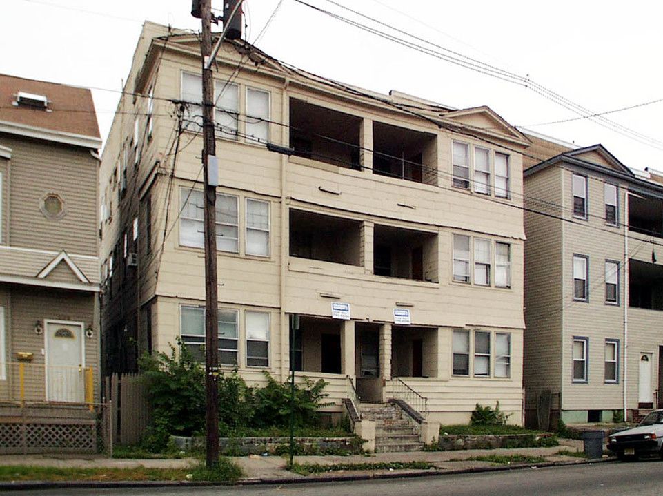 354-356 11th Ave in Paterson, NJ - Building Photo