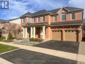 2225 Canonridge Cir in Oakville, ON - Building Photo - Building Photo