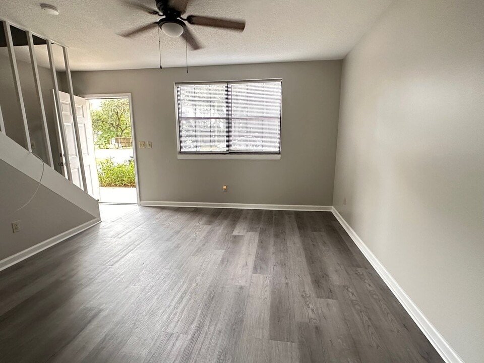 828 Nottingham Dr in Fernandina Beach, FL - Building Photo