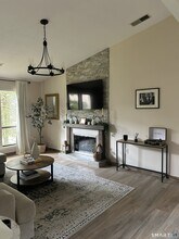 7 Twin Oak Ct in Avon, CT - Building Photo - Building Photo