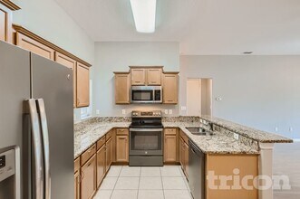 364 Winthrop Dr in Spring Hill, FL - Foto de edificio - Building Photo