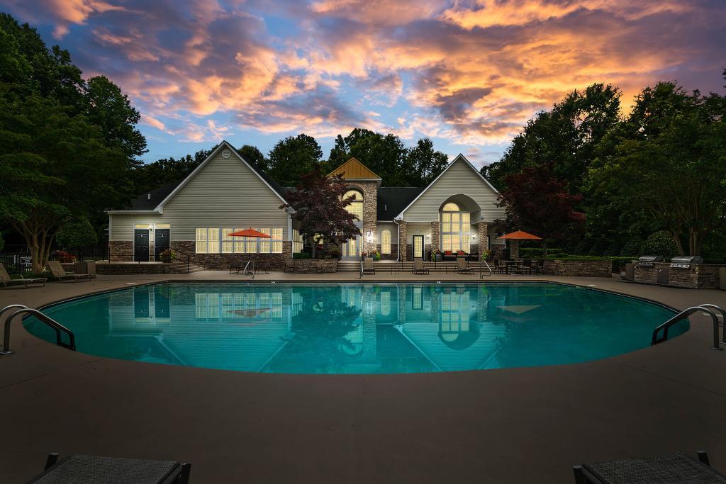 Waterford Place in Greensboro, NC - Foto de edificio