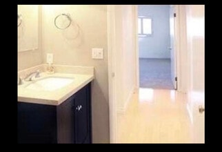 10627 Ashton Ave in Los Angeles, CA - Building Photo - Building Photo