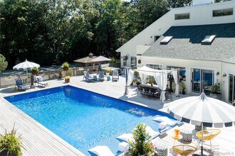 26 Quarter Ct in Westhampton, NY - Building Photo - Building Photo