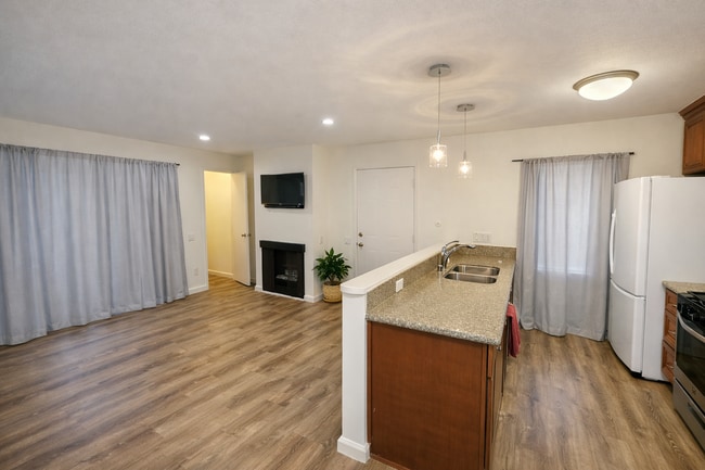 2827 S Fairview St, Unit C in Santa Ana, CA - Foto de edificio - Building Photo