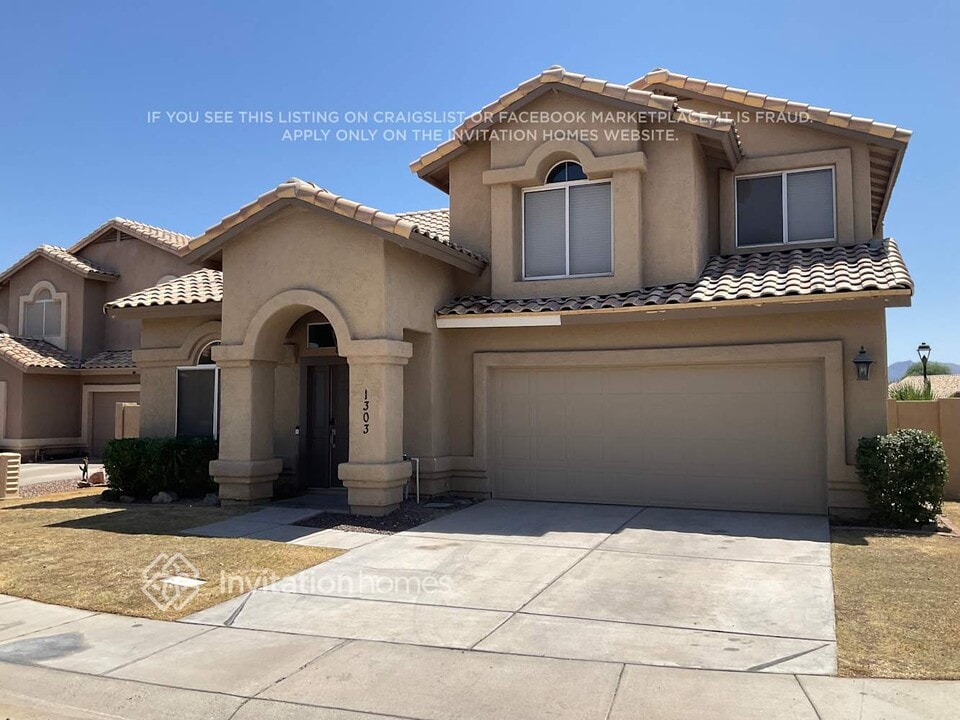 1303 E Frye Rd in Phoenix, AZ - Building Photo
