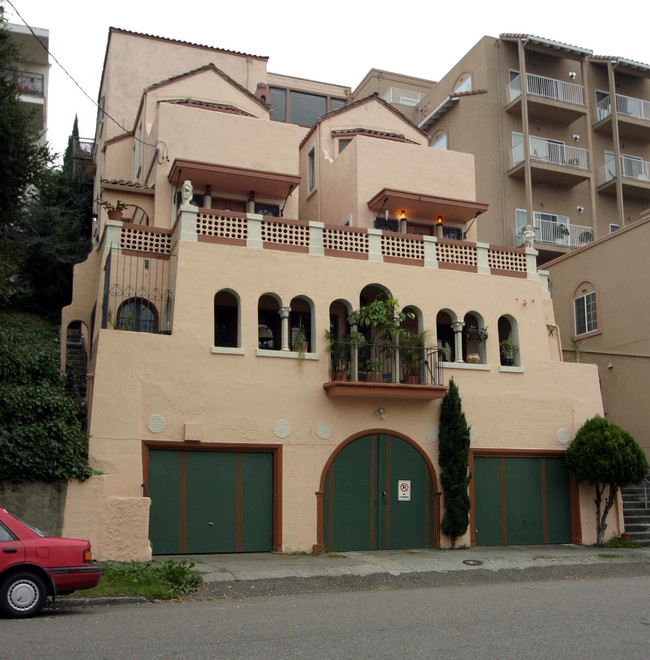 616 Beacon St in Oakland, CA - Foto de edificio - Building Photo