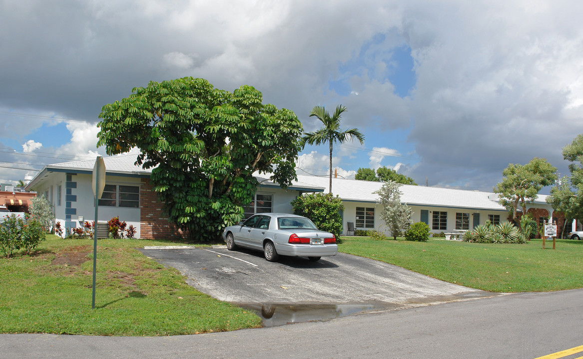 Regency Apartments in Fort Lauderdale, FL - Building Photo