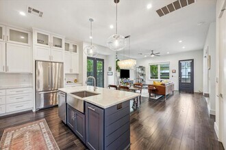 1303 Harriet Ct in Austin, TX - Building Photo - Building Photo